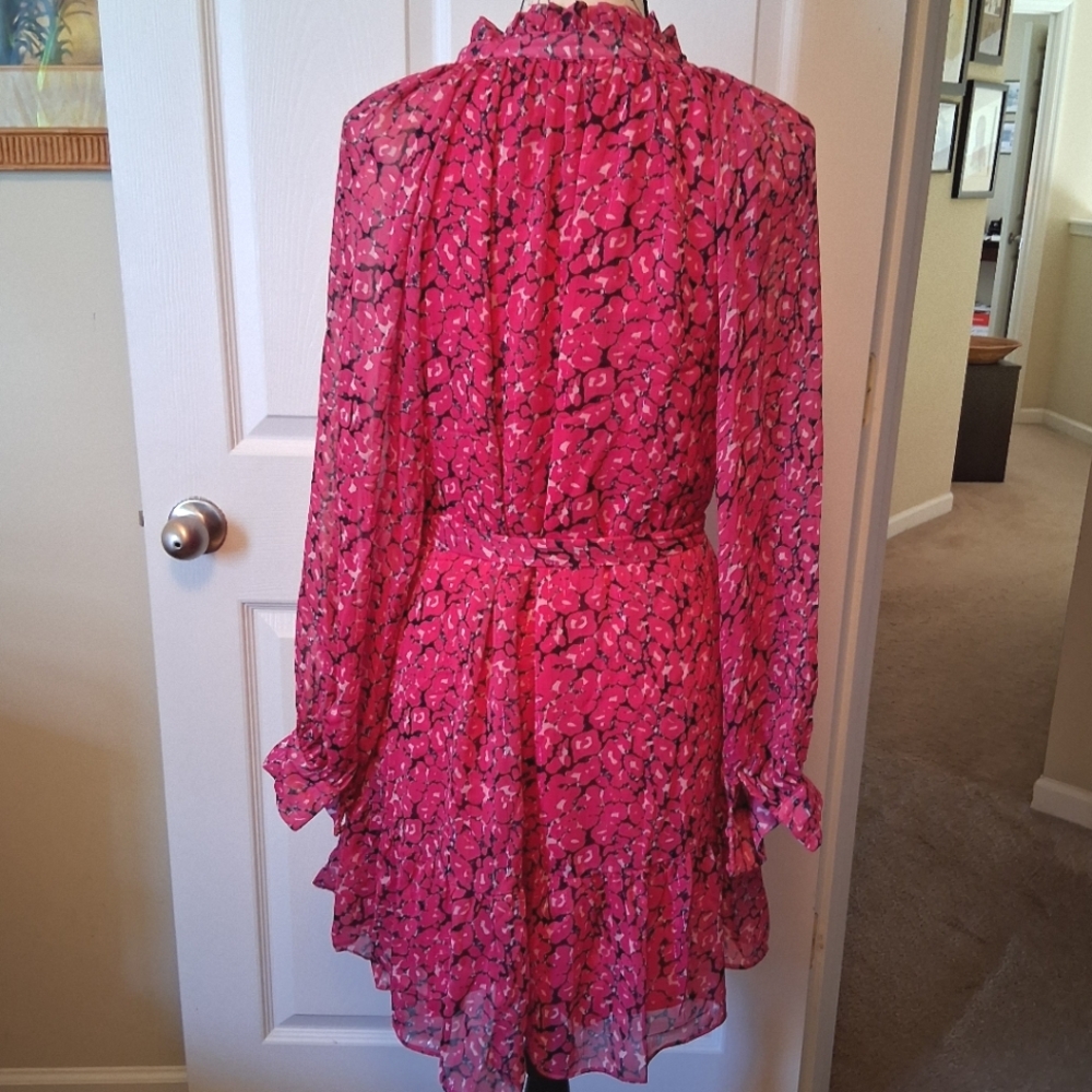 FATE magenta floral print long sleeve belted mini dress. Medium NWT - Picture 4 of 10